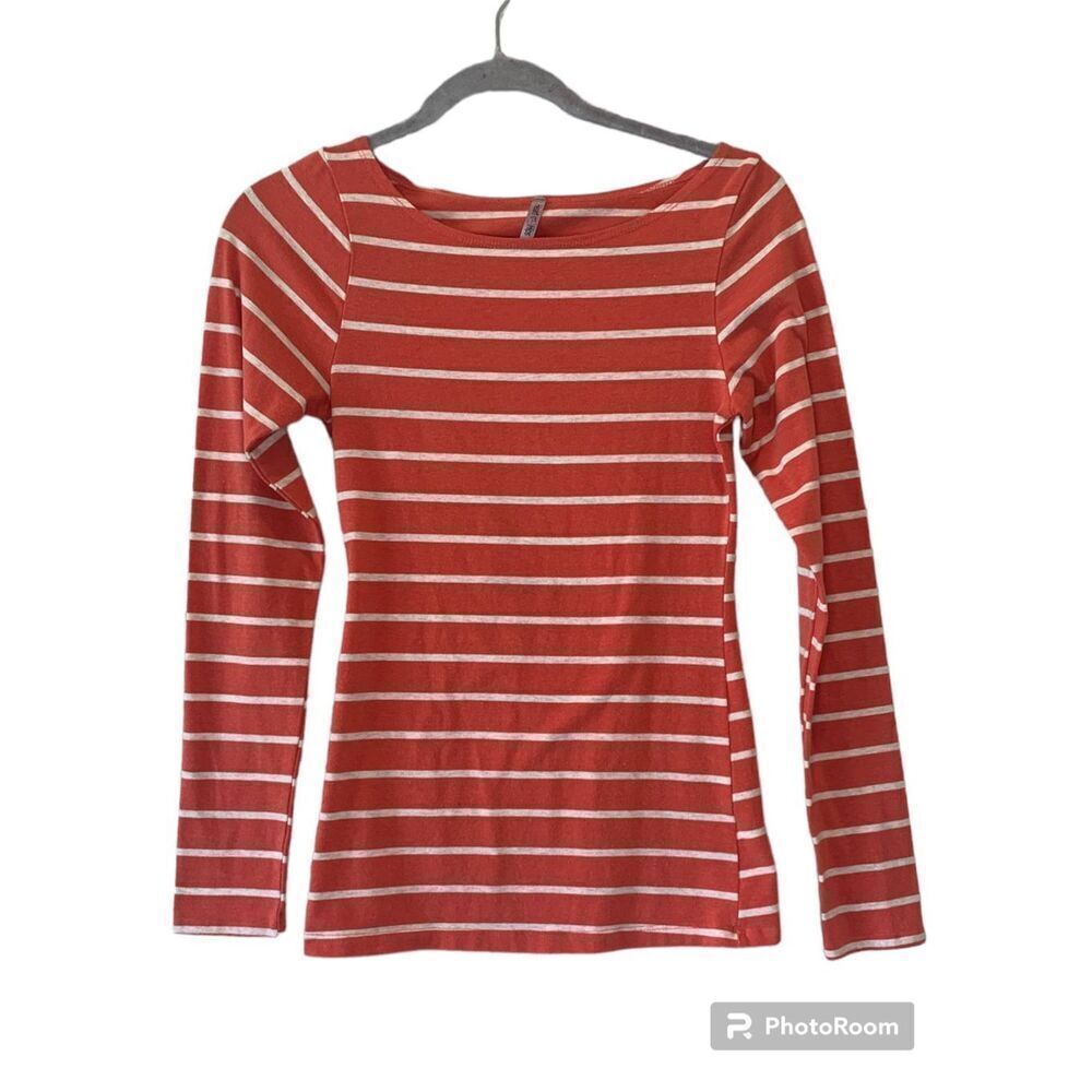 Heart Hips Womens long sleeve red/white striped blouse, size Medium